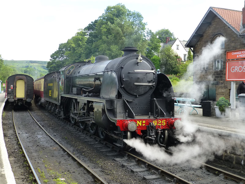 No 825 at Grosmont